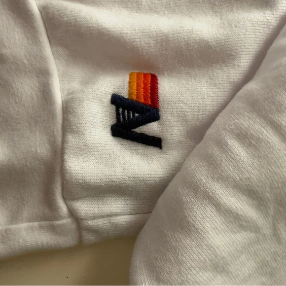 white crewneck - Picture 3 of 4